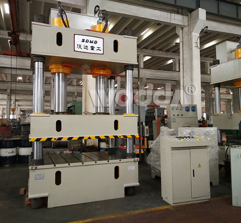 500噸四柱(zhu)液壓機