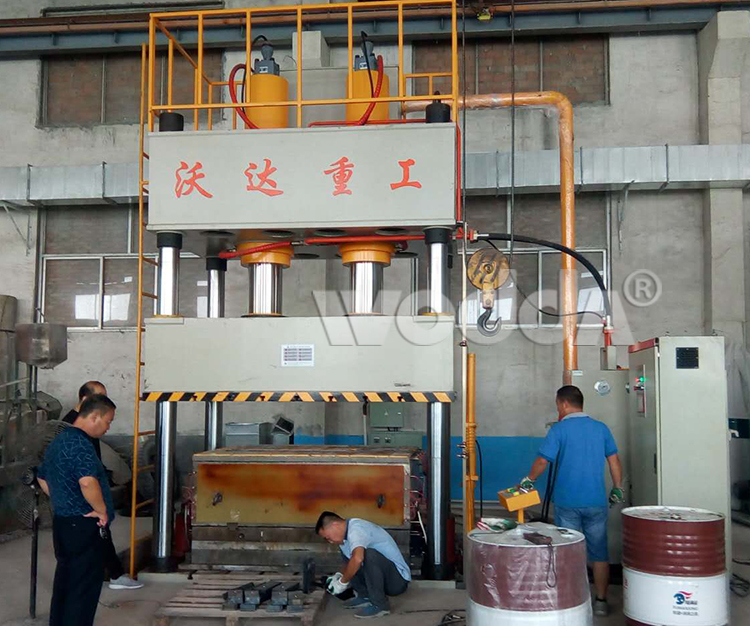 化(huà)糞池四柱(zhu)液壓機