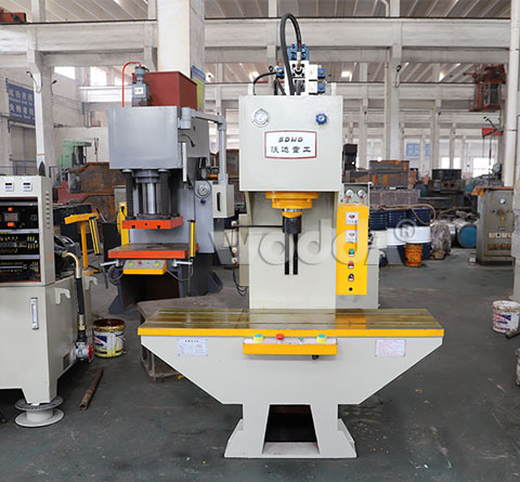 單(dan)柱液壓機 單(dān)柱液壓機