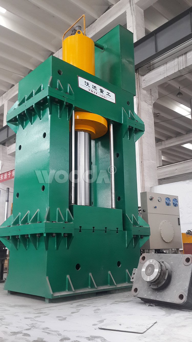 龍門(men)液壓機配(pei)置