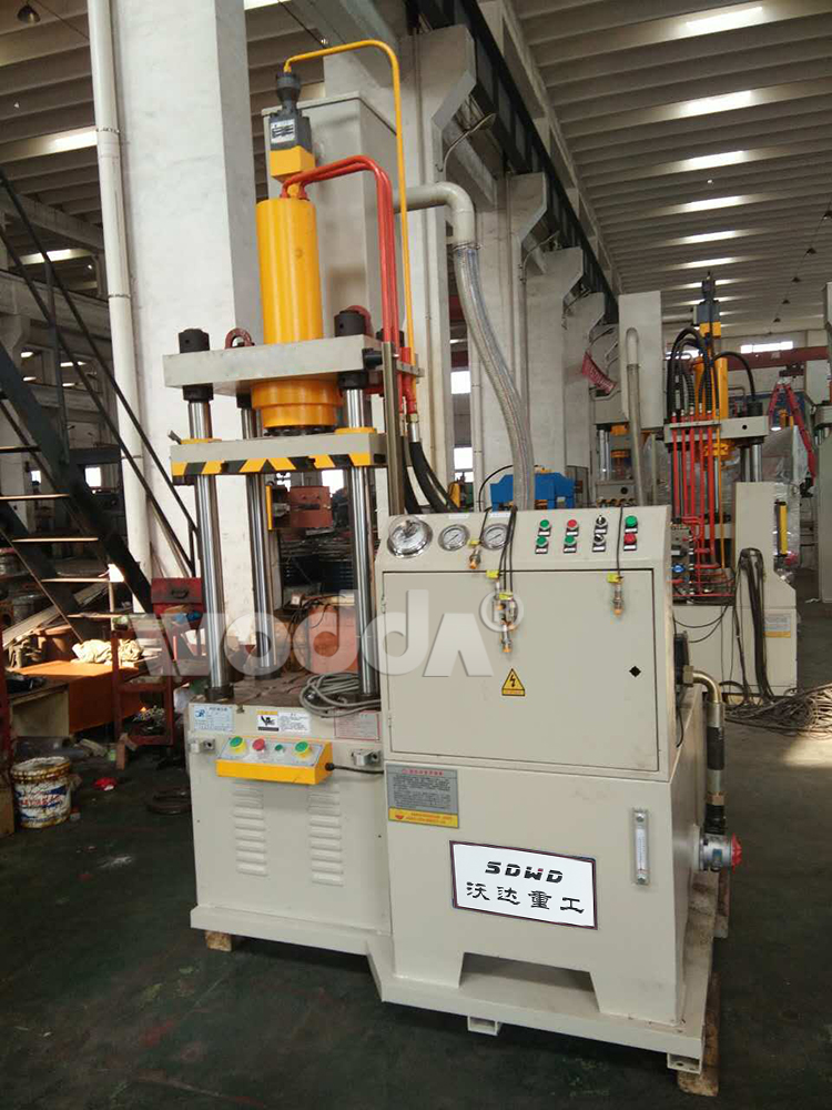 40噸連(lian)體四柱液壓機(ji)