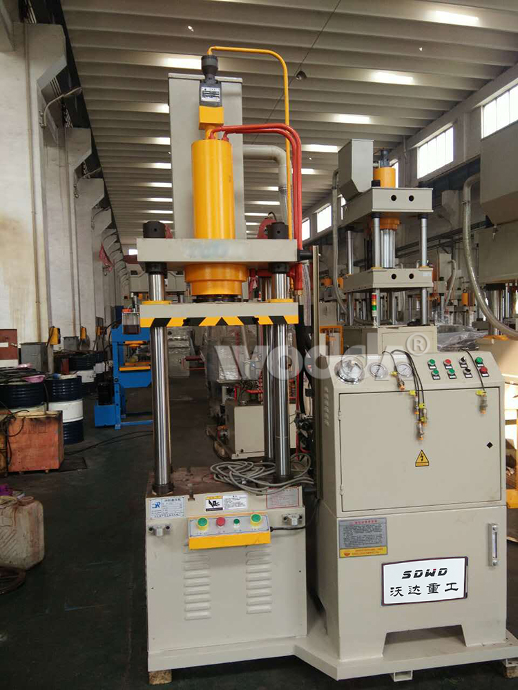 40噸連體四柱液(yè)壓機