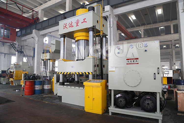 三梁四柱(zhu)液壓機