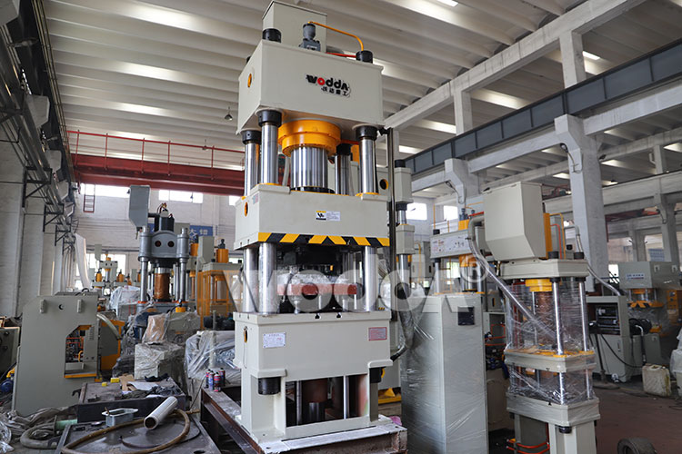 四梁(liang)四柱液壓機參(cān)數