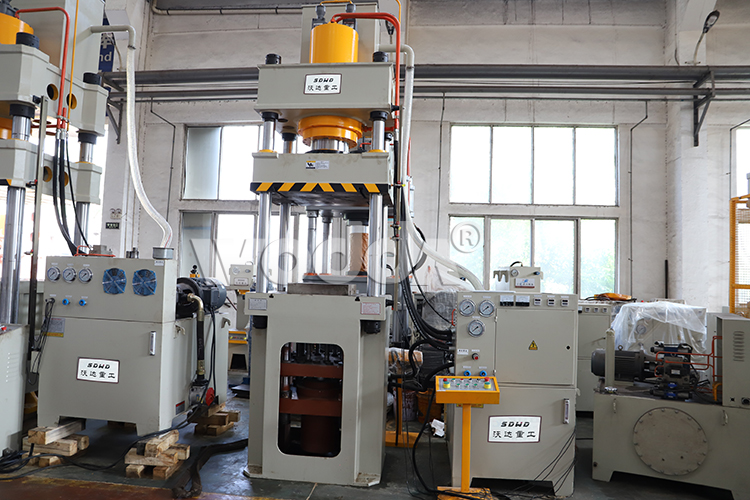 250T四柱液壓(ya)機帶液壓(yā)墊