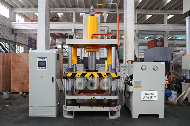 100T四梁四柱液壓(ya)機 100T四(sì)梁四柱液壓機(ji)