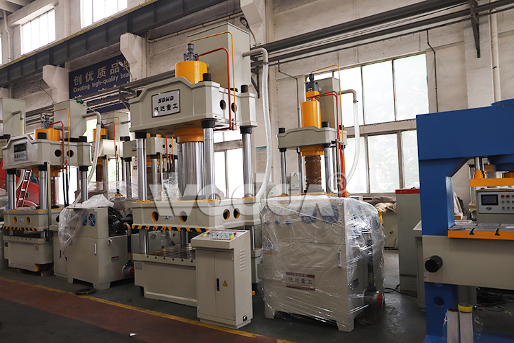 三梁(liáng)四柱液壓機