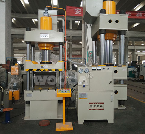 160噸三梁(liang)四柱液(ye)壓機