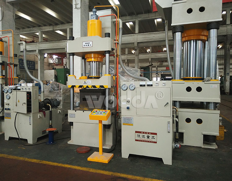 三(sān)梁四柱液壓(ya)機