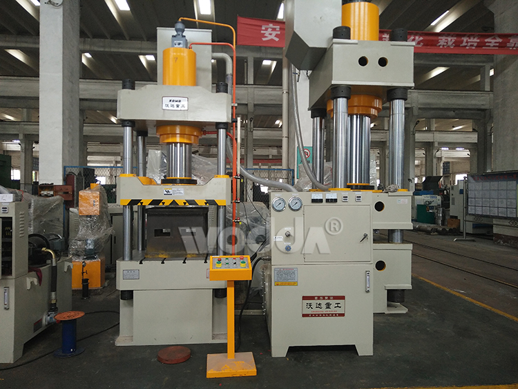 160T四(si)柱液壓機