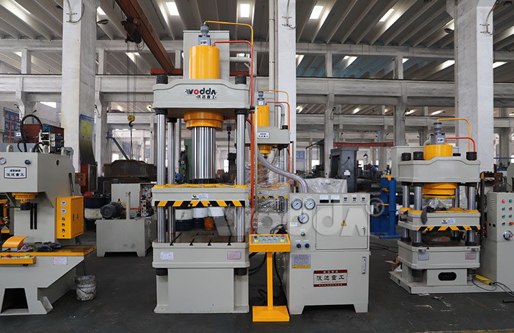 200噸四柱(zhù)液壓機