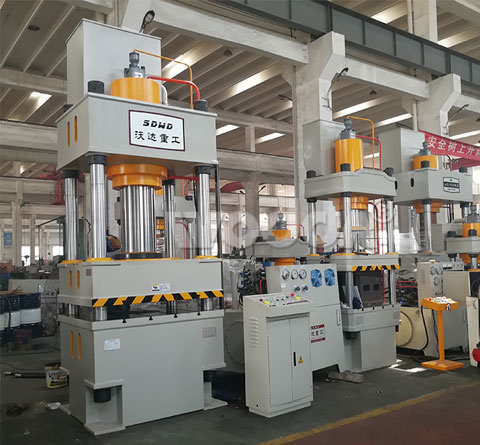 315噸四(sì)柱液壓機