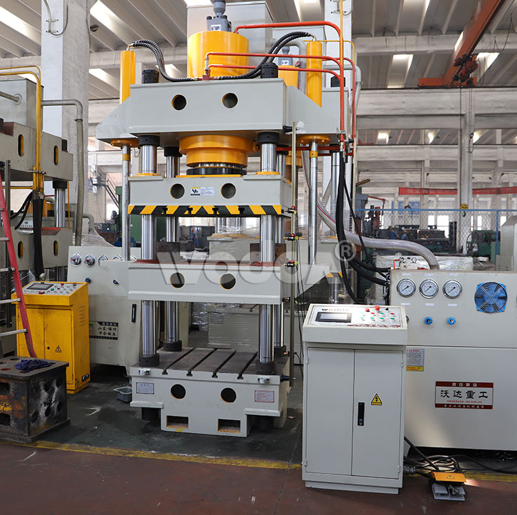 500噸四梁四柱液(ye)壓機