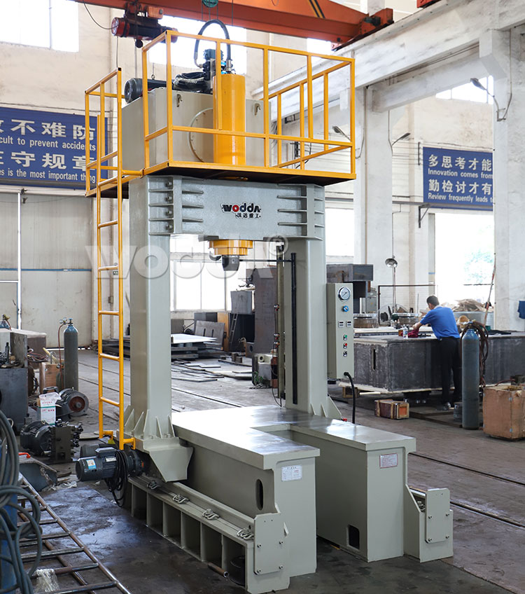 小(xiao)型龍門液壓機