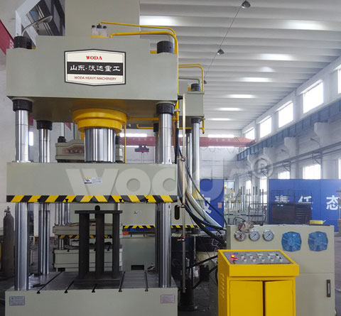 三(sān)梁四柱液壓(yā)機