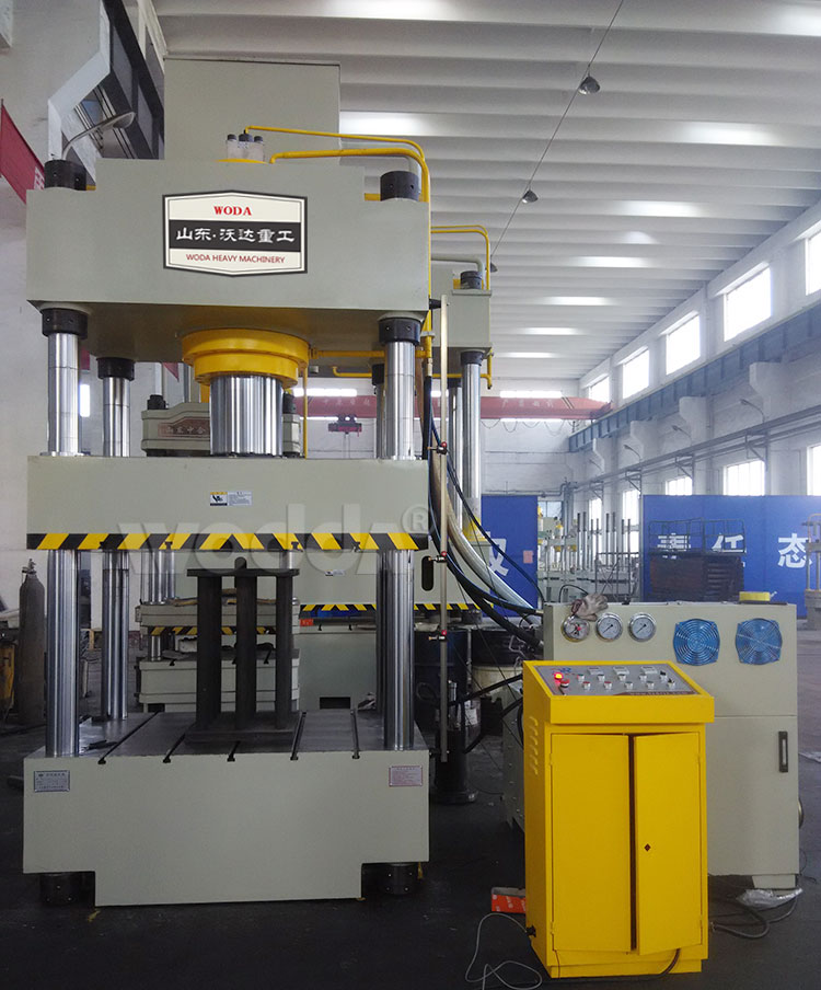 三梁(liáng)四柱液壓機