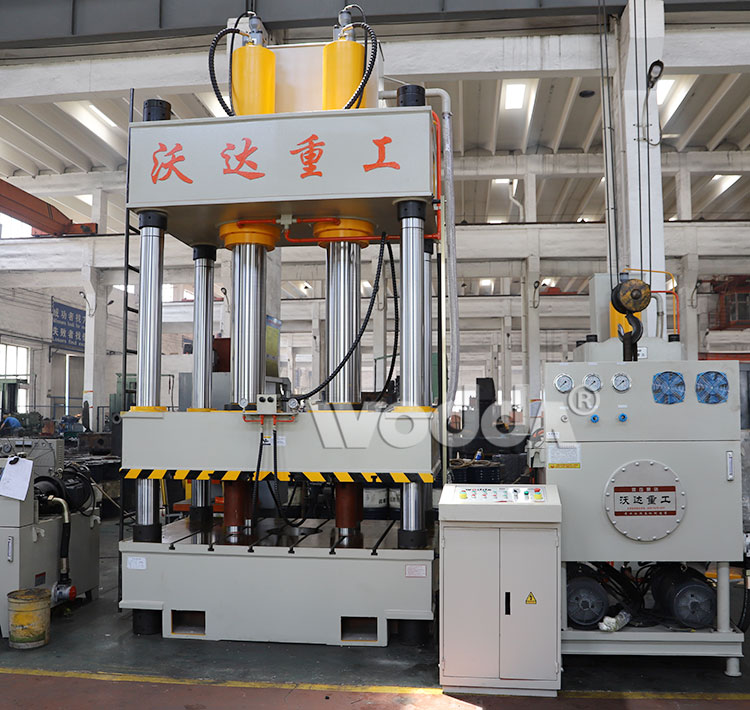 四(sì)柱三梁液壓機(ji)