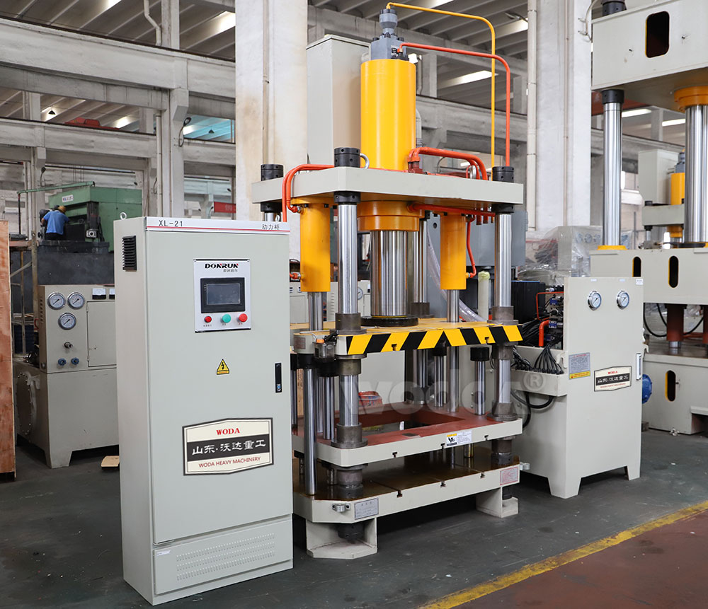 100噸四梁四(sì)柱液壓機 100噸四梁四柱液(ye)壓機