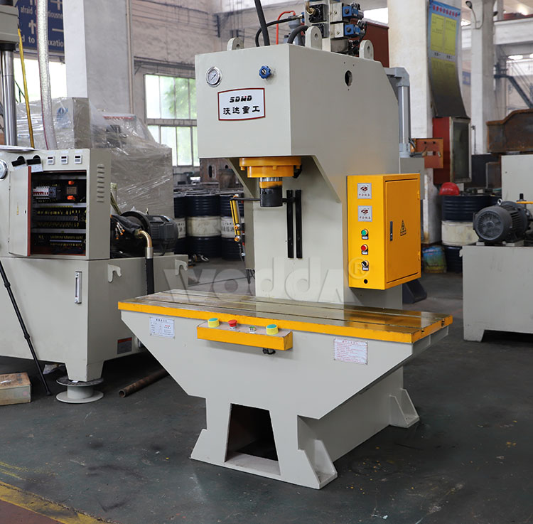 100噸(dun)單柱液壓(yā)機