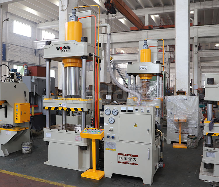 200T四柱三(san)梁液壓機