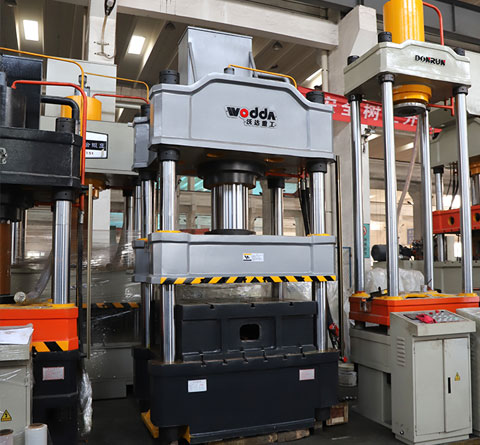 315噸三(san)梁四柱(zhù)液壓機(jī)