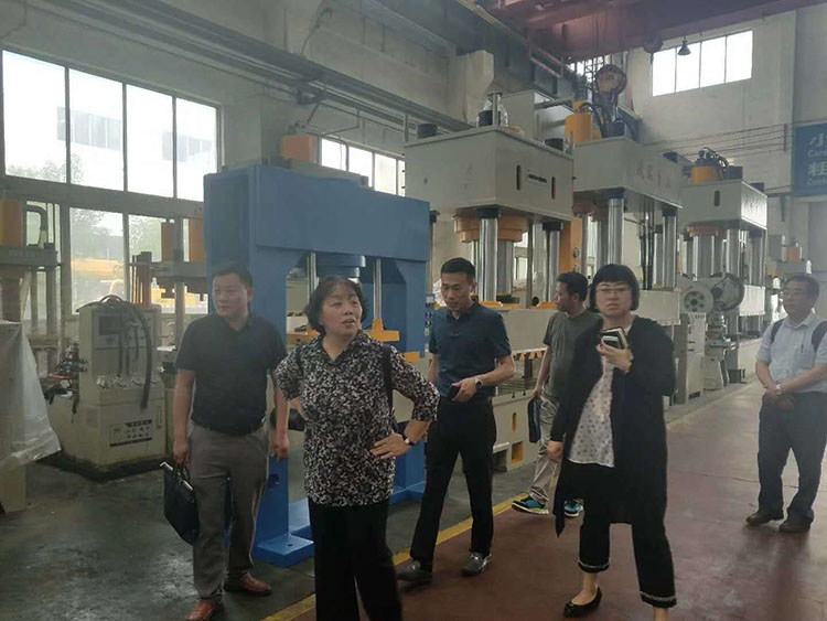 中國機(jī)床工業聯合會(huì)李冬茹副秘書(shū)長來沃達重工(gong)考察