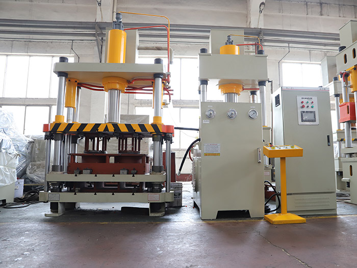 四柱(zhu)三梁液壓機(jī)技術參數