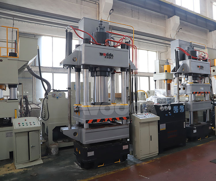 四(si)柱液壓機(jī) 四柱(zhù)液壓機