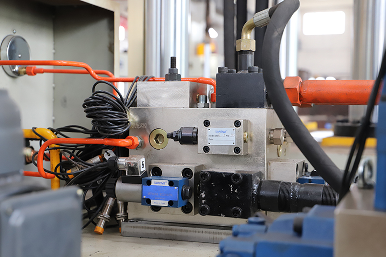 電動車(che)擋風闆液壓機(ji)油泵