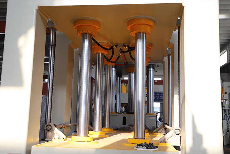 建築(zhu)隔溫新型材料(liào)成型機