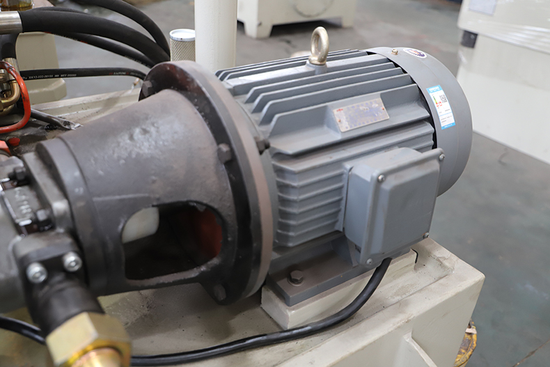 密胺(àn)餐具熱壓成型(xíng)液壓機