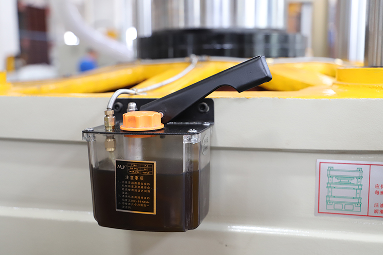 密胺餐具熱(rè)壓成型液壓機(ji)