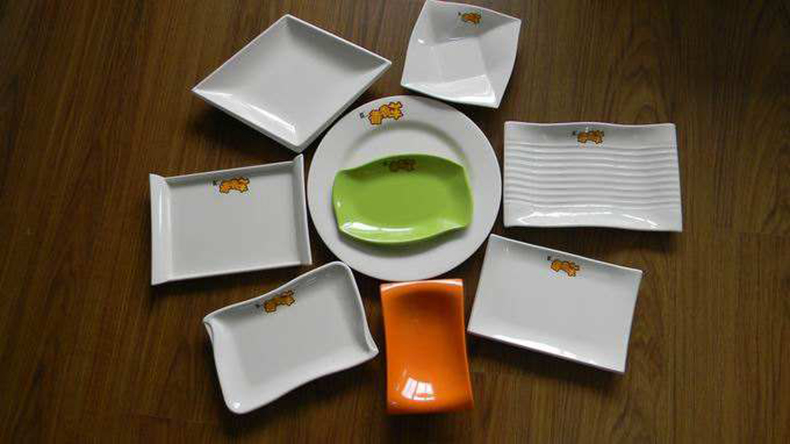 密胺餐具熱壓(ya)成型液壓機