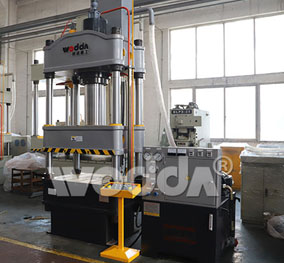 200t三(san)梁四柱(zhu)液壓機(jī)