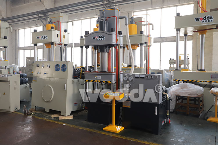 200T三梁四(si)柱液壓機(jī)