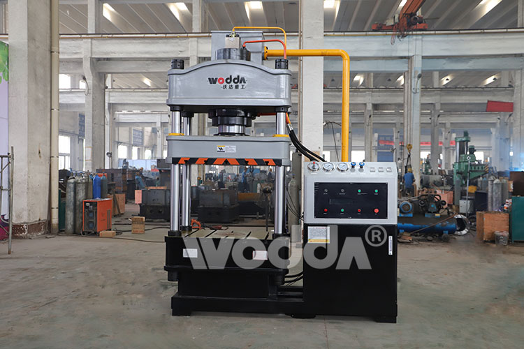 200噸(dun)四柱液(yè)壓機