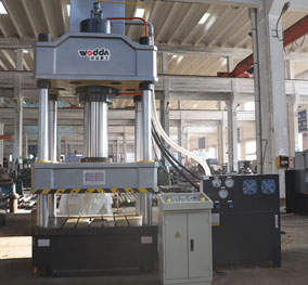 315t四柱三(san)梁液壓(ya)機