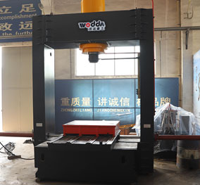 400噸(dun)龍門液壓(ya)機