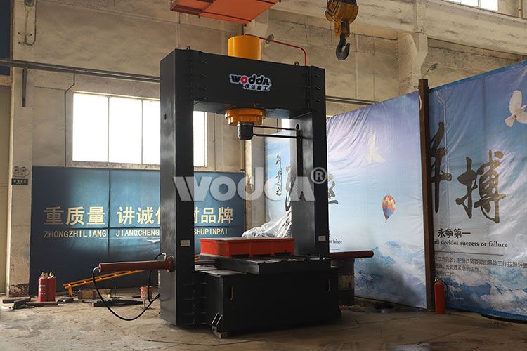 400噸龍門液(yè)壓機生産(chǎn)廠家