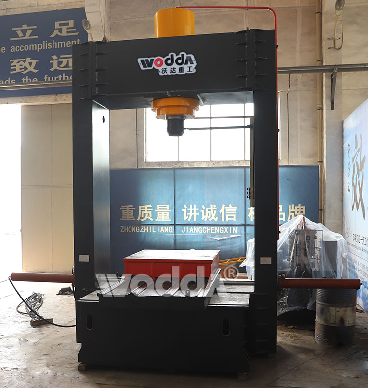 400噸龍(lóng)門液壓機(ji)産品實拍(pai)