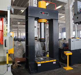 315噸龍門(men)液壓機(jī)