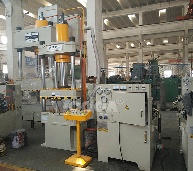 三梁四(si)柱液壓(yā)機參數(shu)