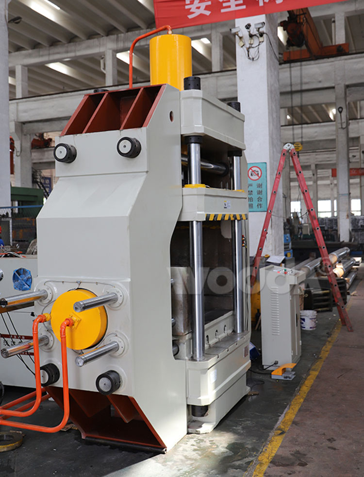 四(si)柱液壓機(ji)