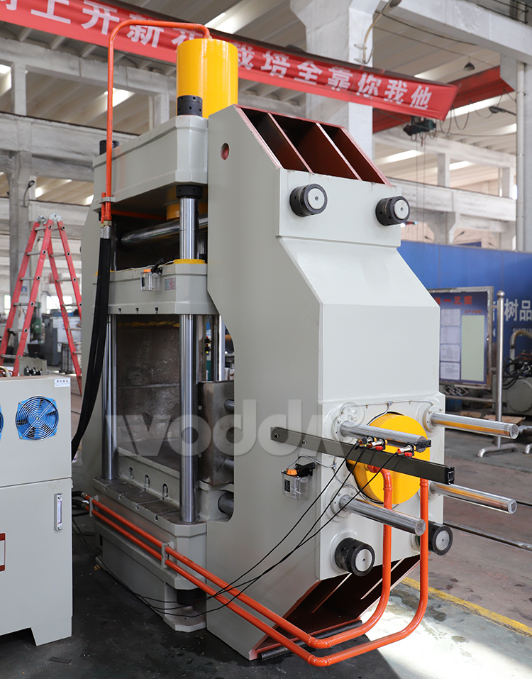 帶側缸(gang)液壓機