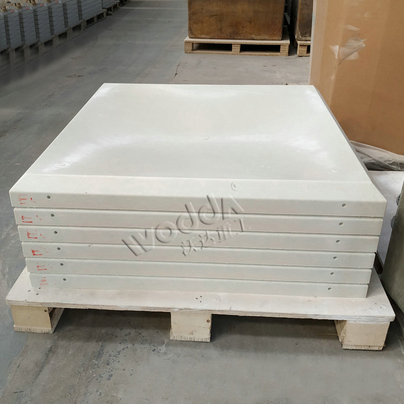 800噸(dūn)玻璃鋼(gang)水箱闆(pǎn)液壓機(jī)