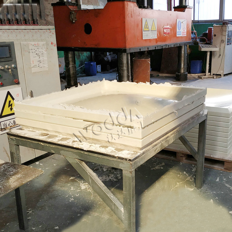 800噸玻璃(li)鋼水箱(xiang)闆液壓(ya)機