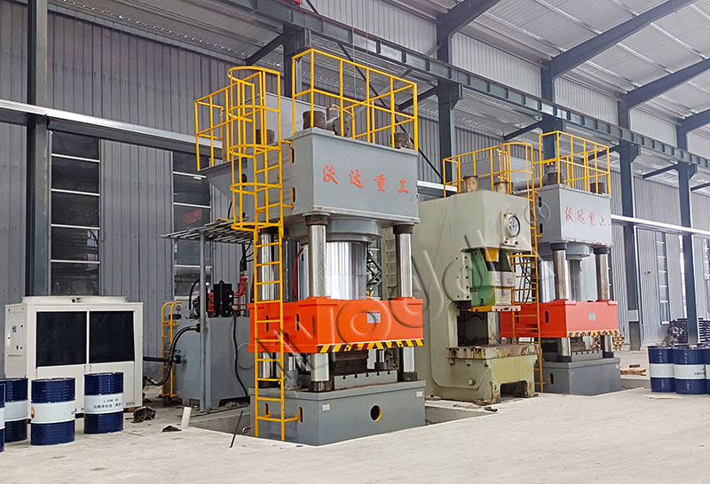 2000噸單(dān)缸四柱(zhu)液壓機(ji) 2000噸(dun)單缸四(si)柱液壓(ya)機