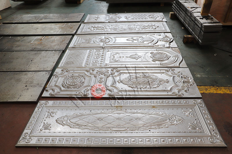 鋼木(mu)門壓花機