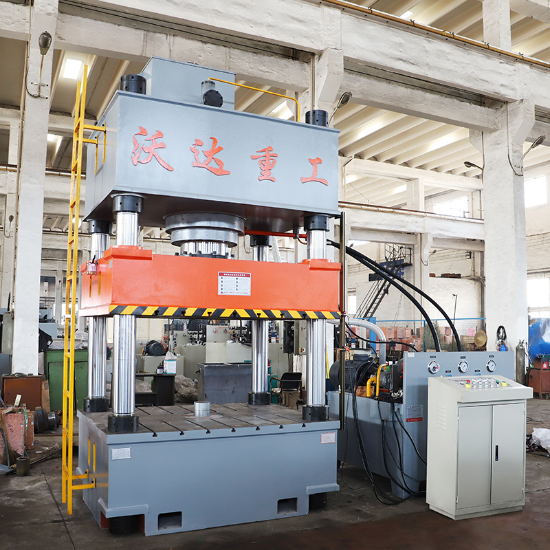 石墨(mo)電極闆壓(yā)制液壓機(jī)