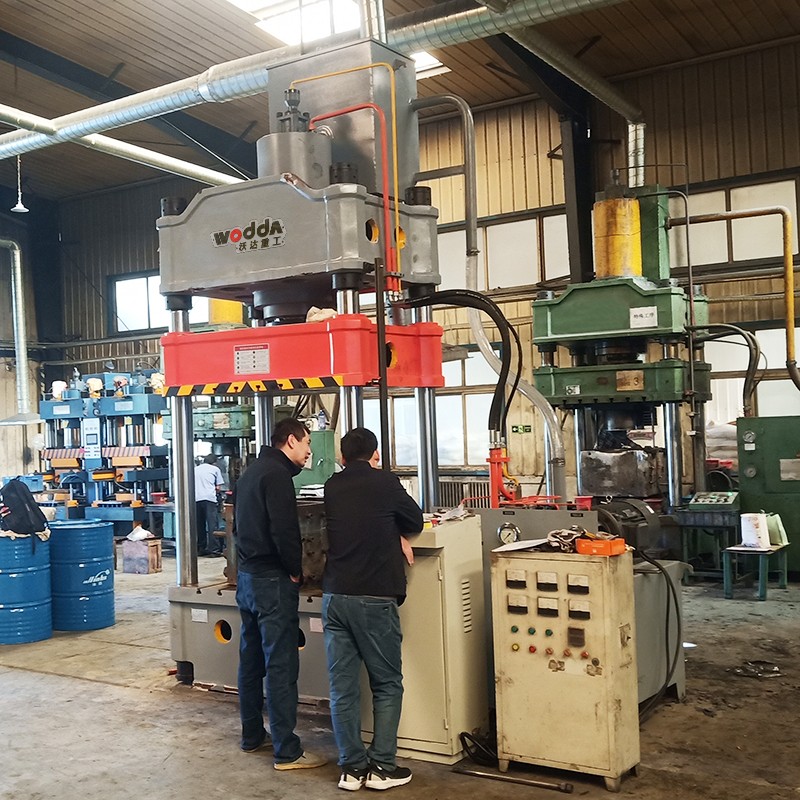 315噸國标三(sān)梁四柱液壓機(jī) 315噸國标三梁四(si)柱液壓機